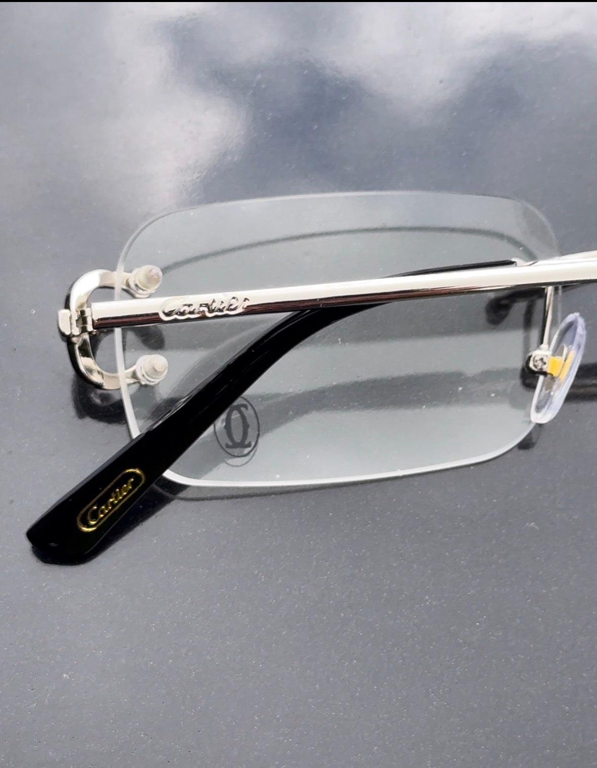 A Cartier Cristal Platinum: Versatilidad y Lujo Ultra-Fino