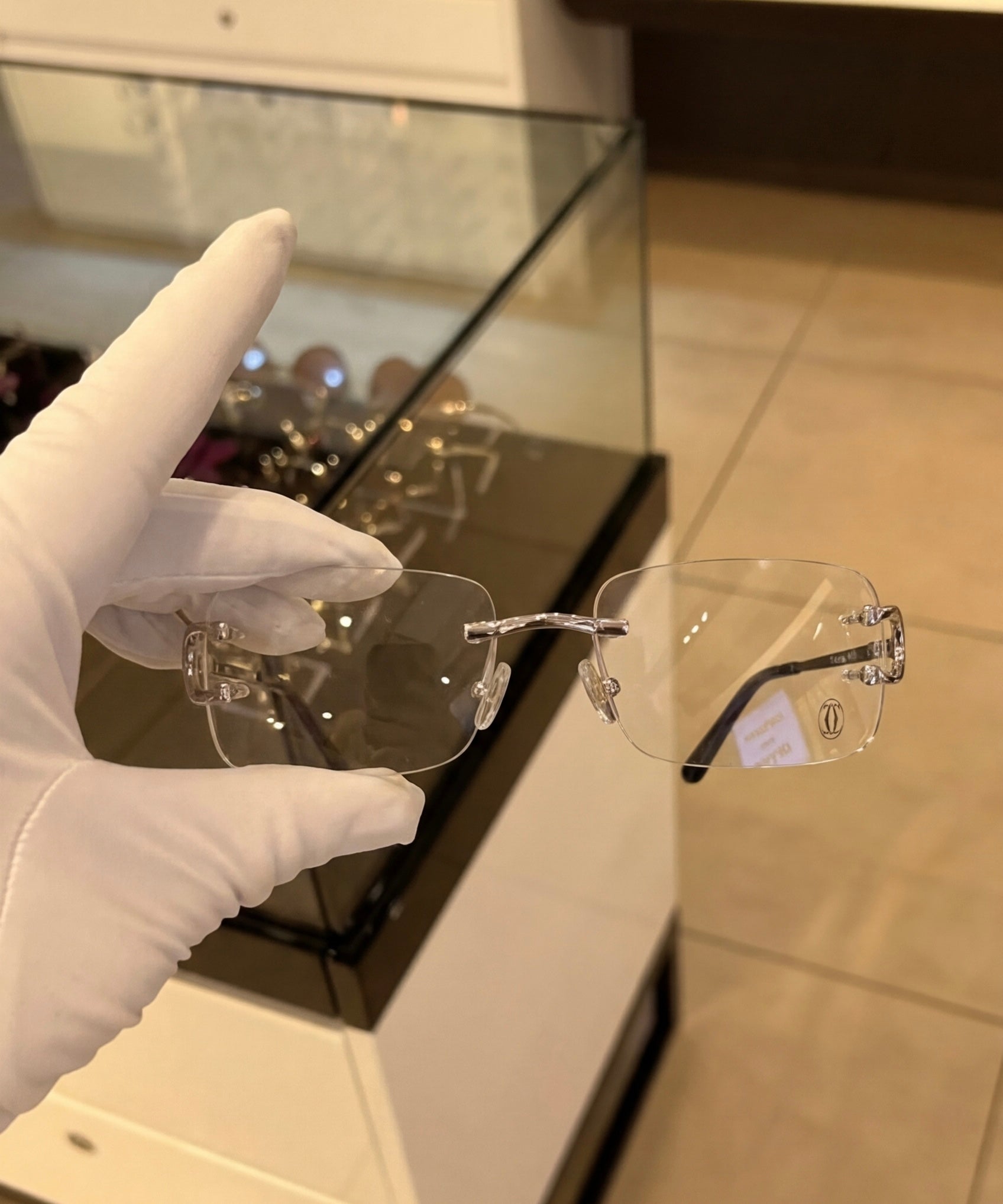 A Cartier Cristal Platinum: Versatilidad y Lujo Ultra-Fino