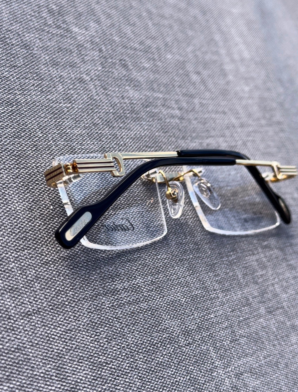 A Tres piezas goldenn try