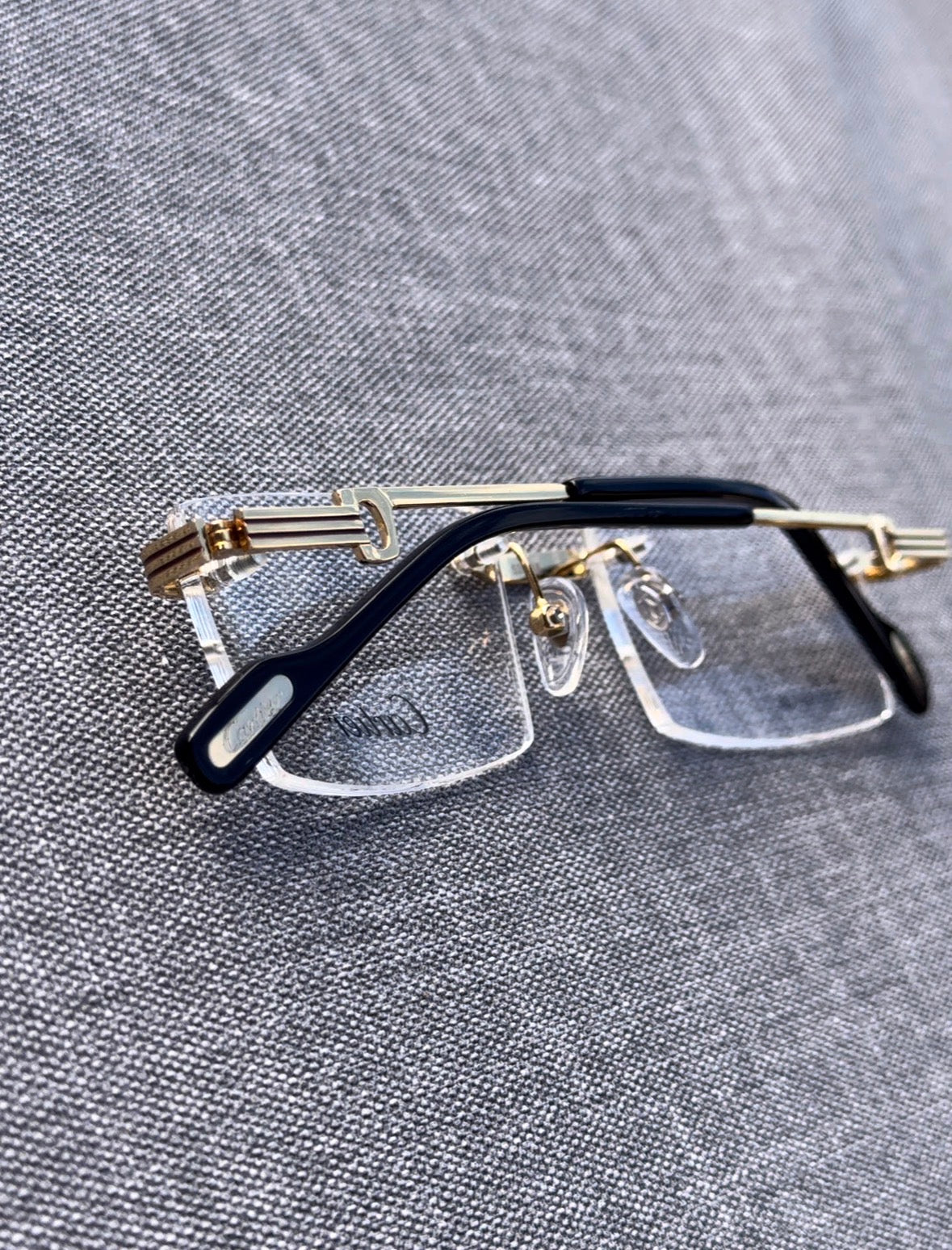 A Tres piezas goldenn try