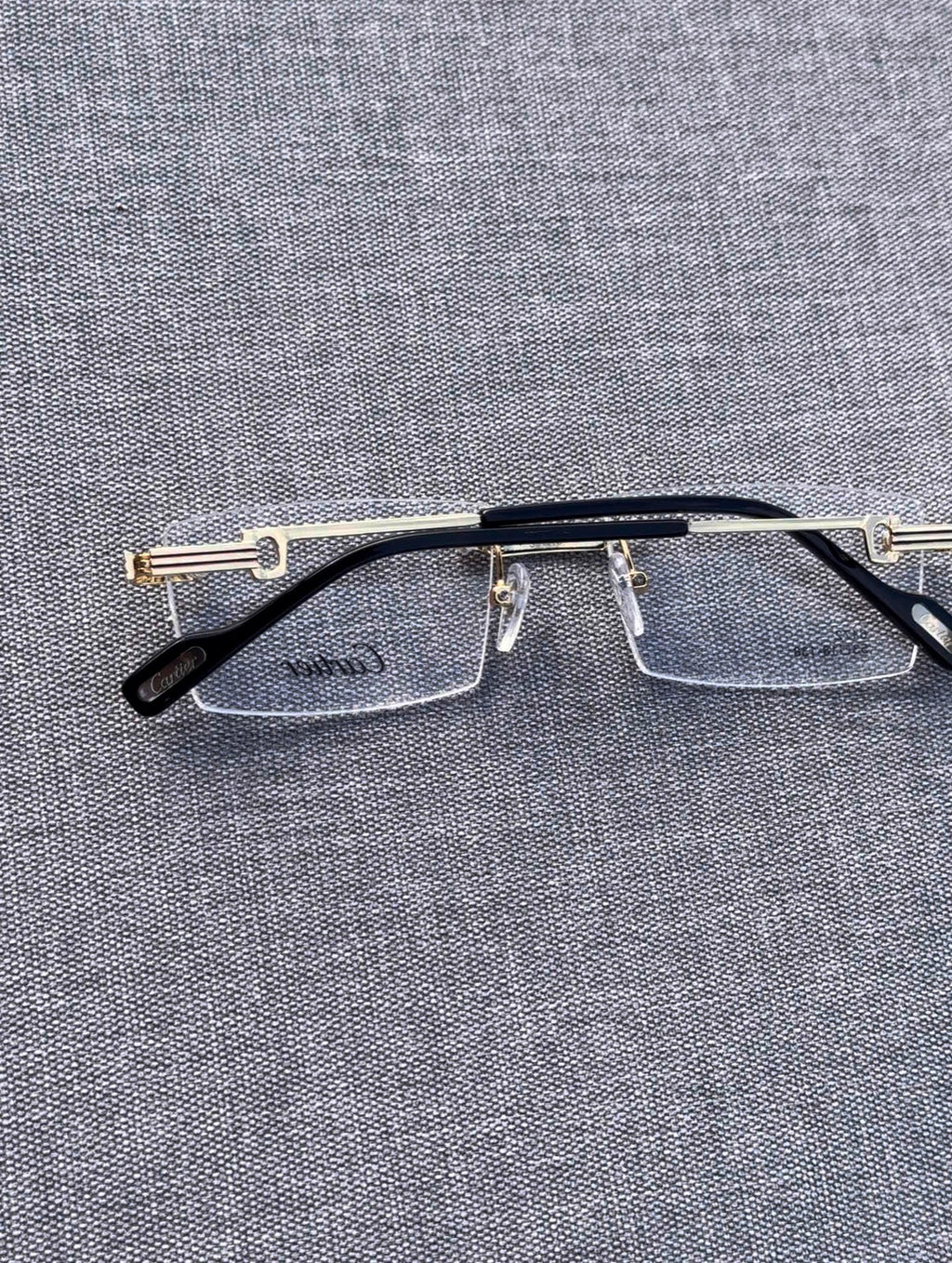 A Tres piezas goldenn try